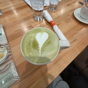 Meet your Posher, Raylani